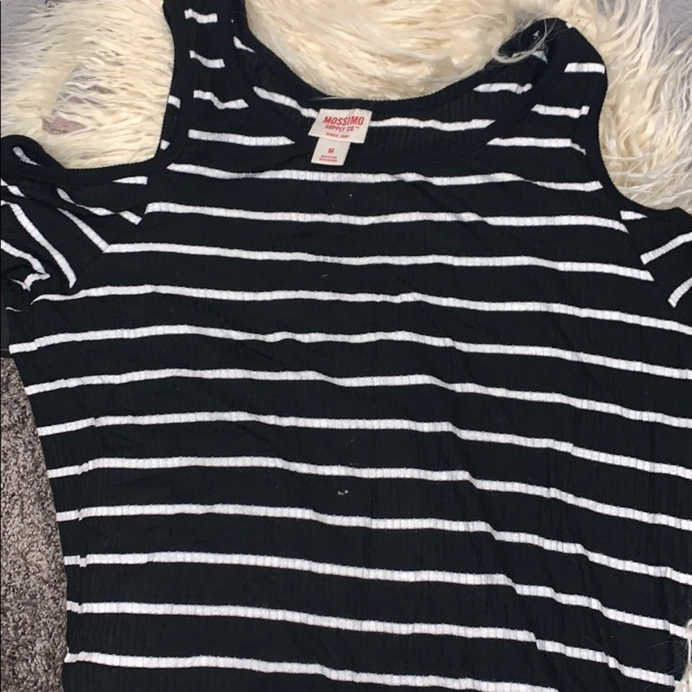 🎉ribbed cold shoulder top!🎉
